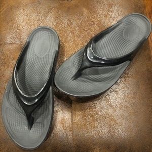 OOFOS - Women's OOlala Thong Sandal